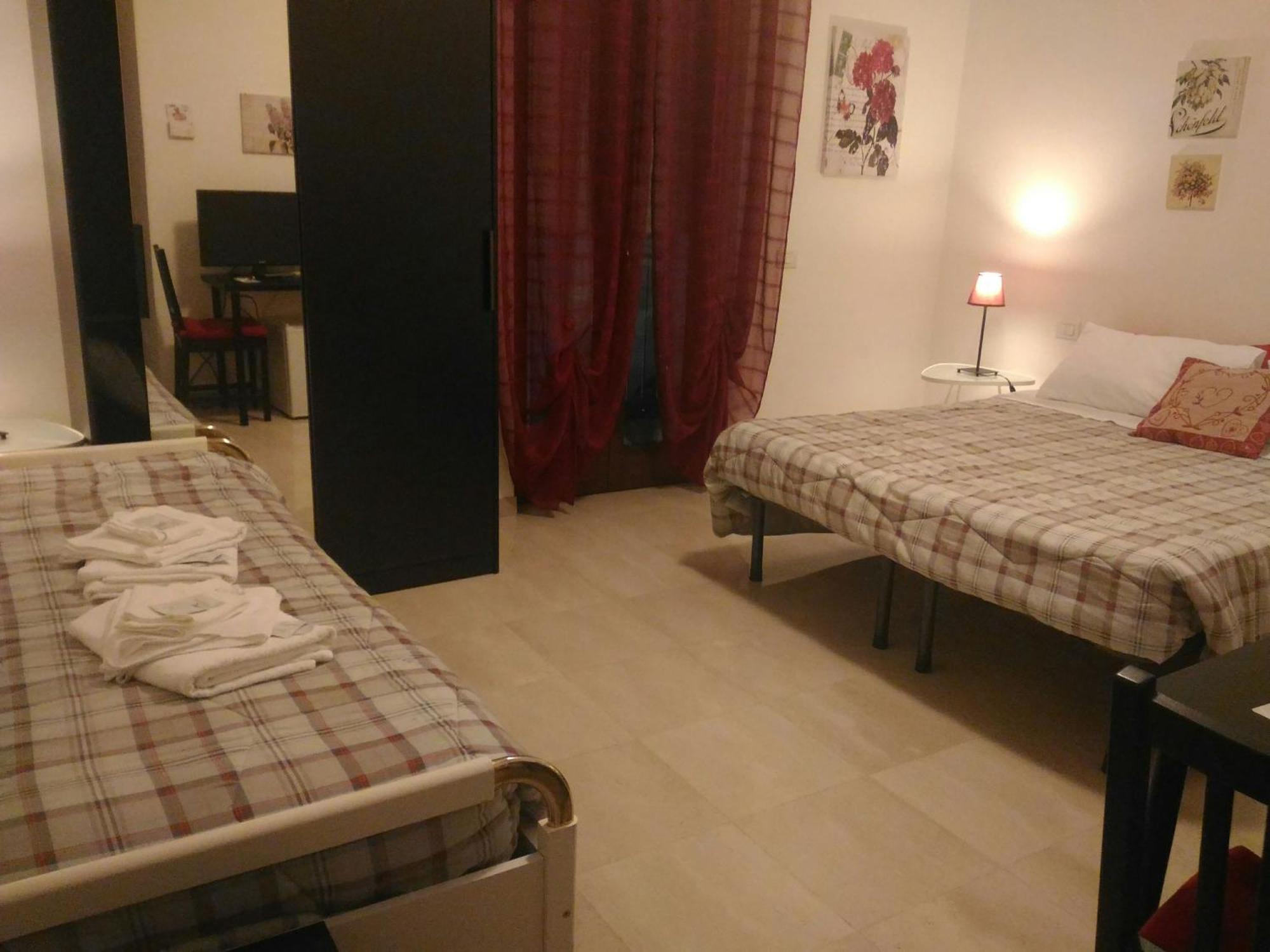 Отель Domus Taranto Unica Sede Экстерьер фото