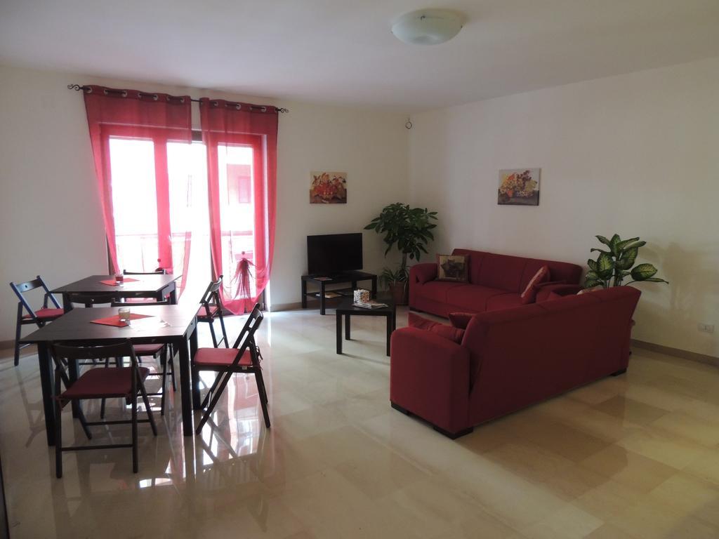Отель Domus Taranto Unica Sede Экстерьер фото