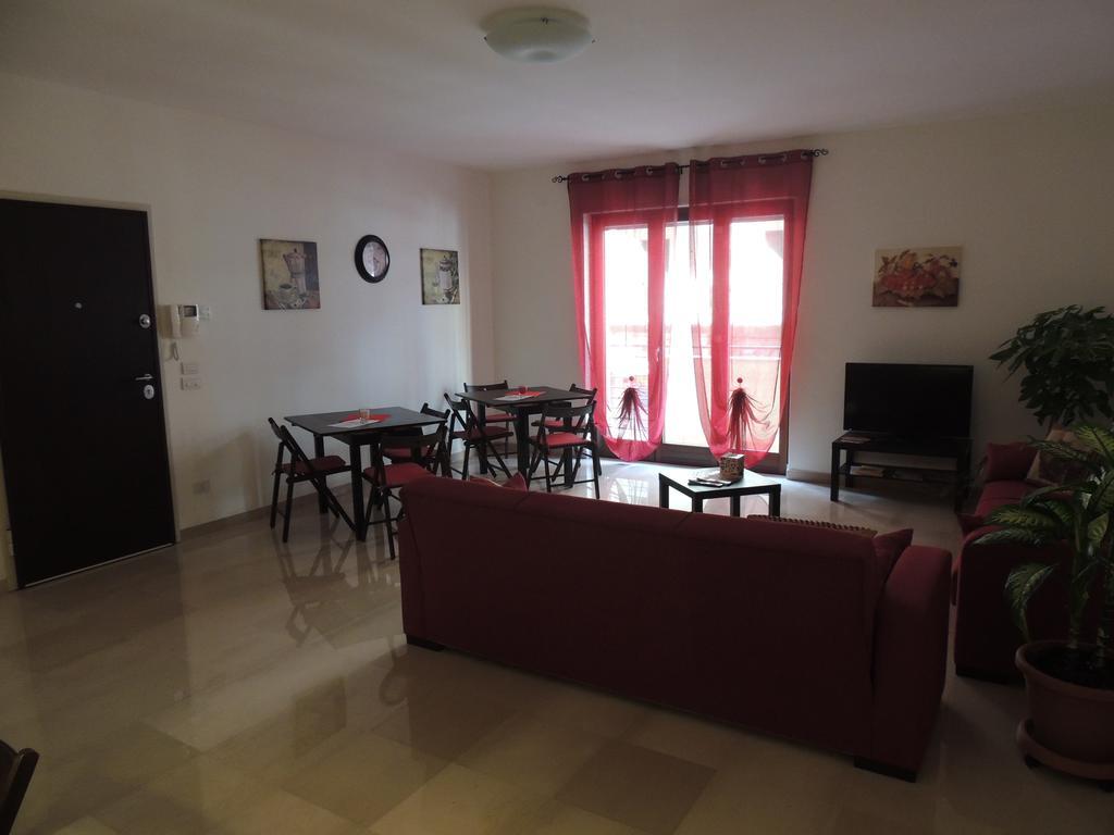 Отель Domus Taranto Unica Sede Экстерьер фото