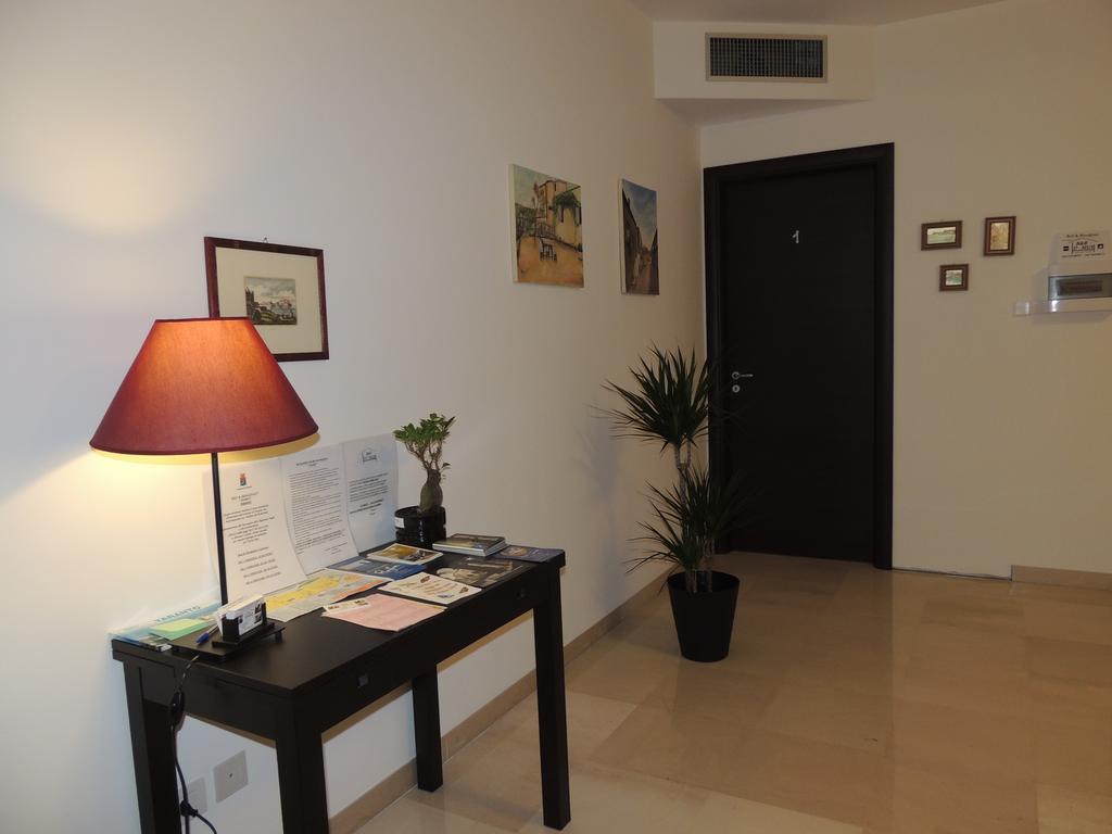 Отель Domus Taranto Unica Sede Экстерьер фото